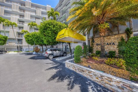 Condo in Aventura, Florida, 1 bedroom  № 1772401 - photo 23