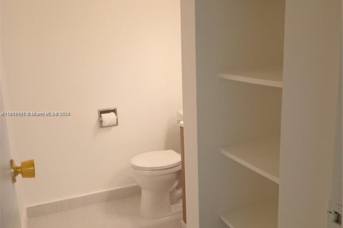 Condo in Aventura, Florida, 1 bedroom  № 1772401 - photo 15