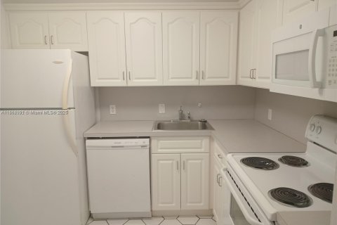 Condo in Aventura, Florida, 1 bedroom  № 1772401 - photo 13