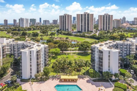 Condo in Aventura, Florida, 1 bedroom  № 1772401 - photo 19