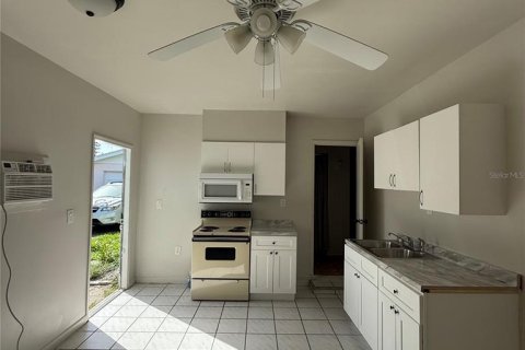 Commercial property in North Port, Florida 146.88 sq.m. № 1886908 - photo 7