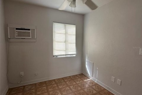 Commercial property in North Port, Florida 146.88 sq.m. № 1886908 - photo 14