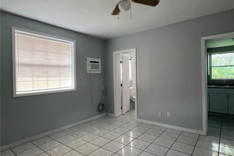 Commercial property in North Port, Florida 146.88 sq.m. № 1886908 - photo 3