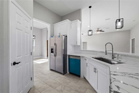 House in Wesley Chapel, Florida 4 bedrooms, 227.8 sq.m. № 1826653 - photo 3