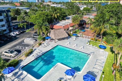 Condo in Pompano Beach, Florida, 2 bedrooms  № 2190895