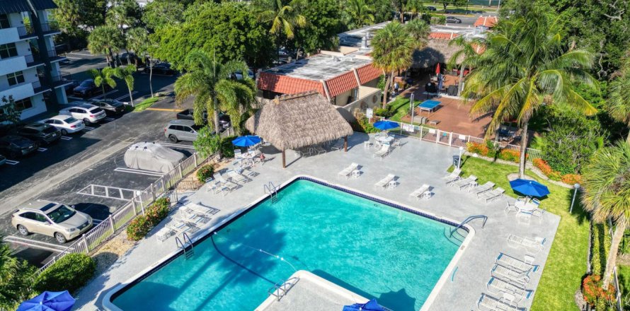Condo in Pompano Beach, Florida, 2 bedrooms  № 2190895