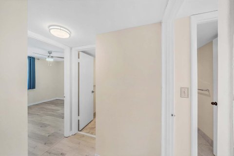 Condo in Pompano Beach, Florida, 2 bedrooms  № 2190895 - photo 29