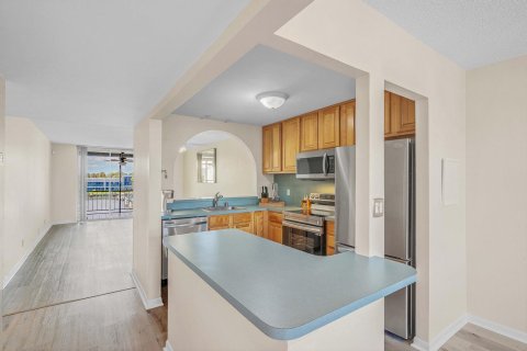 Condo in Pompano Beach, Florida, 2 bedrooms  № 2190895 - photo 13