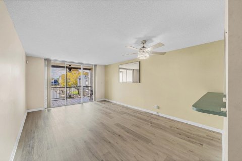 Condo in Pompano Beach, Florida, 2 bedrooms  № 2190895 - photo 20