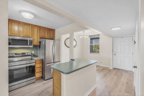 Condo in Pompano Beach, Florida, 2 bedrooms  № 2190895 - photo 10