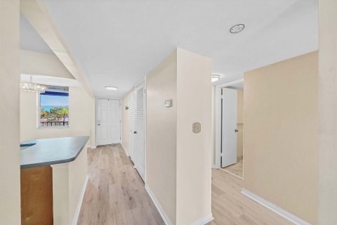 Condo in Pompano Beach, Florida, 2 bedrooms  № 2190895 - photo 26