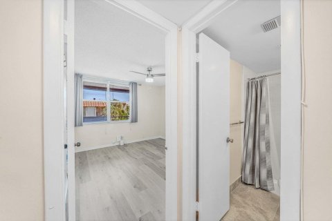 Condo in Pompano Beach, Florida, 2 bedrooms  № 2190895 - photo 30
