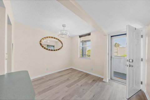 Condo in Pompano Beach, Florida, 2 bedrooms  № 2190895 - photo 9