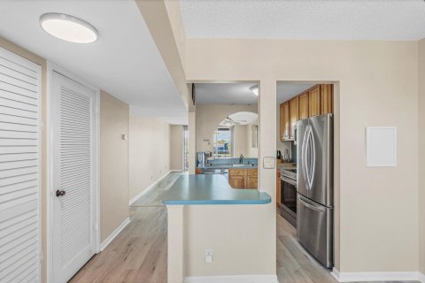Condo in Pompano Beach, Florida, 2 bedrooms  № 2190895 - photo 17