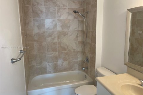 Copropriété à vendre à North Bay Village, Floride: 2 chambres, 116.22 m2 № 1969110 - photo 22