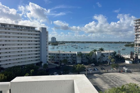 Copropriété à vendre à North Bay Village, Floride: 2 chambres, 116.22 m2 № 1969110 - photo 2