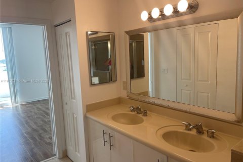 Copropriété à vendre à North Bay Village, Floride: 2 chambres, 116.22 m2 № 1969110 - photo 15