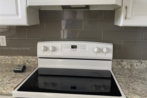 Снять в аренду кондоминиум в Санрайз, Флорида 2 спальни, 78.97м2, № 1944792 - фото 10