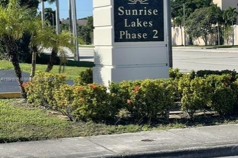 Снять в аренду кондоминиум в Санрайз, Флорида 2 спальни, 78.97м2, № 1944792 - фото 2