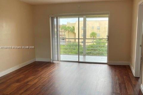 Снять в аренду кондоминиум в Санрайз, Флорида 2 спальни, 78.97м2, № 1944792 - фото 1