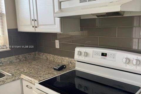 Снять в аренду кондоминиум в Санрайз, Флорида 2 спальни, 78.97м2, № 1944792 - фото 9