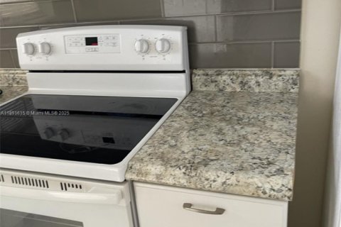 Снять в аренду кондоминиум в Санрайз, Флорида 2 спальни, 78.97м2, № 1944792 - фото 11