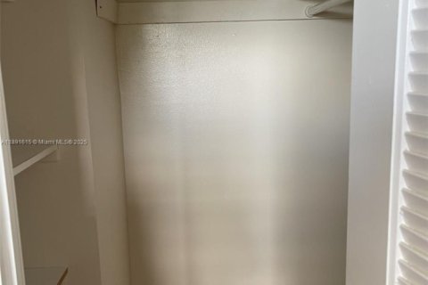 Снять в аренду кондоминиум в Санрайз, Флорида 2 спальни, 78.97м2, № 1944792 - фото 14