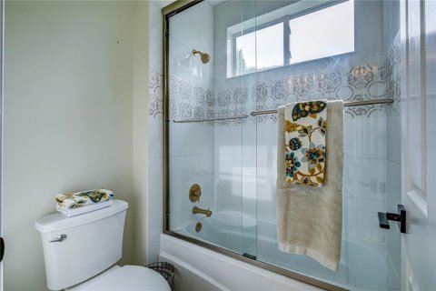 Villa ou maison à louer à Bradenton, Floride: 3 chambres, 253.34 m2 № 1851019 - photo 9