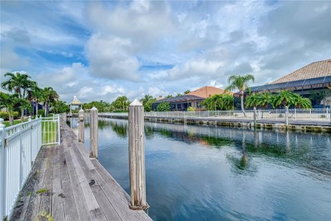 Villa ou maison à louer à Bradenton, Floride: 3 chambres, 253.34 m2 № 1851019 - photo 3