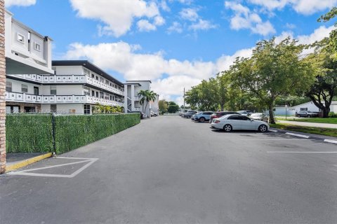 Appartement à louer à Hollywood, Floride: 1 chambre, 60.39 m2 № 2019730 - photo 4