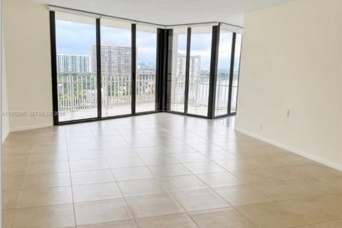 Снять в аренду кондоминиум в Майами, Флорида 2 спальни, 136.47м2, № 2080519 - фото 3