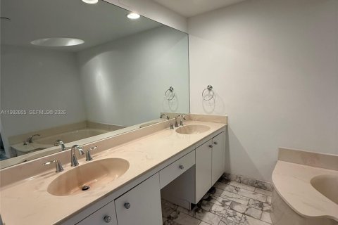 Снять в аренду кондоминиум в Майами, Флорида 2 спальни, 136.47м2, № 2080519 - фото 17