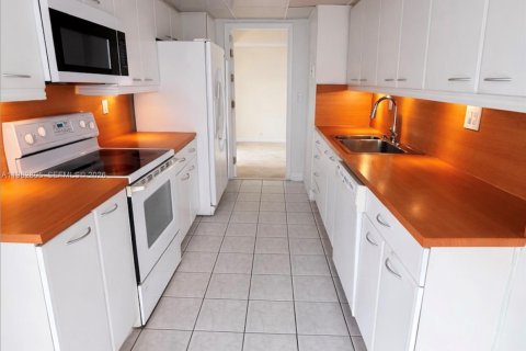 Снять в аренду кондоминиум в Майами, Флорида 2 спальни, 136.47м2, № 2080519 - фото 7