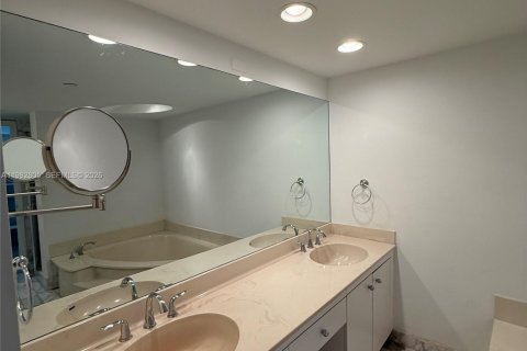 Снять в аренду кондоминиум в Майами, Флорида 2 спальни, 136.47м2, № 2080519 - фото 15