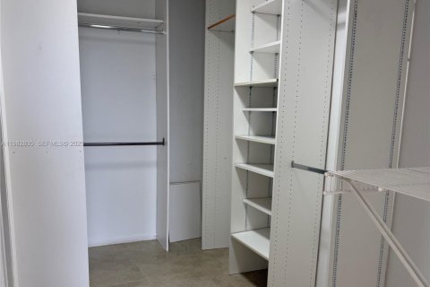 Снять в аренду кондоминиум в Майами, Флорида 2 спальни, 136.47м2, № 2080519 - фото 20