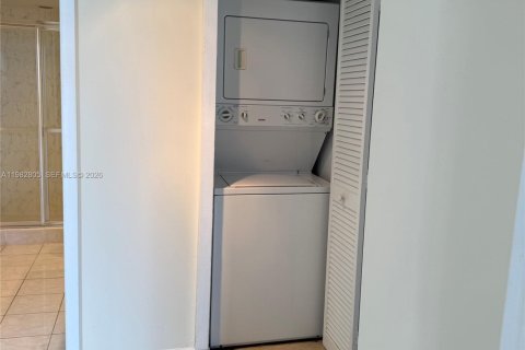 Снять в аренду кондоминиум в Майами, Флорида 2 спальни, 136.47м2, № 2080519 - фото 22