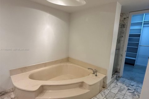 Снять в аренду кондоминиум в Майами, Флорида 2 спальни, 136.47м2, № 2080519 - фото 16