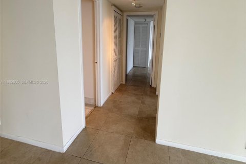 Снять в аренду кондоминиум в Майами, Флорида 2 спальни, 136.47м2, № 2080519 - фото 14