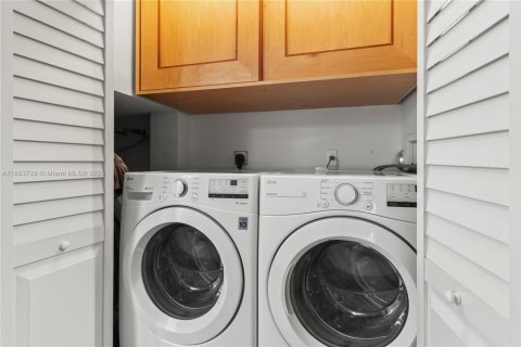 Touwnhouse à vendre à Miramar, Floride: 2 chambres, 107.12 m2 № 1945598 - photo 19