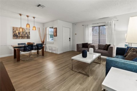 Touwnhouse à vendre à Miramar, Floride: 2 chambres, 107.12 m2 № 1945598 - photo 8