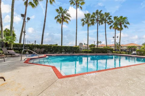 Touwnhouse à vendre à Miramar, Floride: 2 chambres, 107.12 m2 № 1945598 - photo 2
