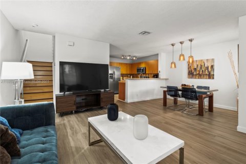 Touwnhouse à vendre à Miramar, Floride: 2 chambres, 107.12 m2 № 1945598 - photo 6
