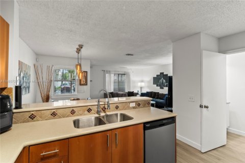Touwnhouse à vendre à Miramar, Floride: 2 chambres, 107.12 m2 № 1945598 - photo 4
