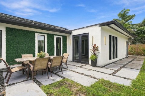 Villa ou maison à vendre à Wilton Manors, Floride: 2 chambres, 122.63 m2 № 2384944 - photo 18