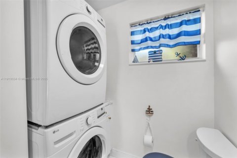 Casa en venta en Hollywood, Florida, 4 dormitorios, 187.85 m2 № 2013671 - foto 18