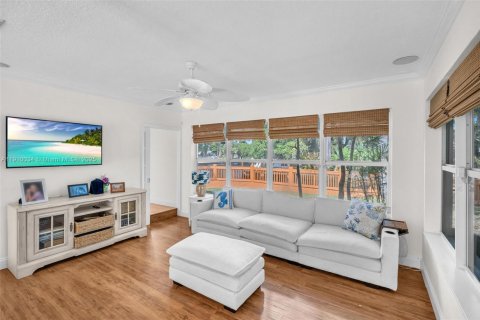 Casa en venta en Hollywood, Florida, 4 dormitorios, 187.85 m2 № 2013671 - foto 9