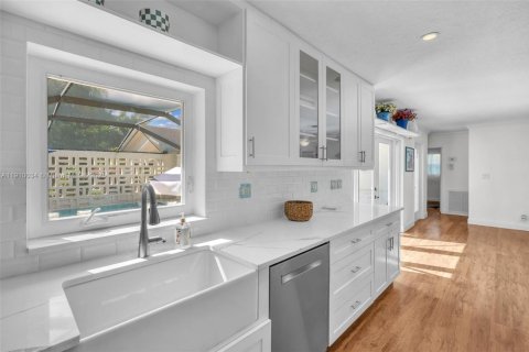 Casa en venta en Hollywood, Florida, 4 dormitorios, 187.85 m2 № 2013671 - foto 6