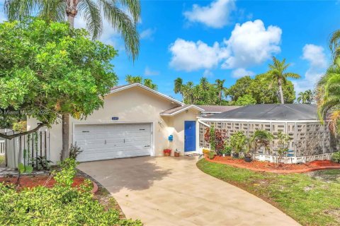 House in Hollywood, Florida 4 bedrooms, 187.85 sq.m. № 2013671