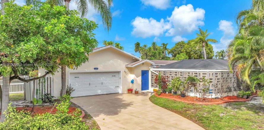 Casa en Hollywood, Florida 4 dormitorios, 187.85 m2 № 2013671