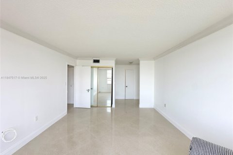 Condo in Aventura, Florida, 2 bedrooms № 1960200 - photo 30